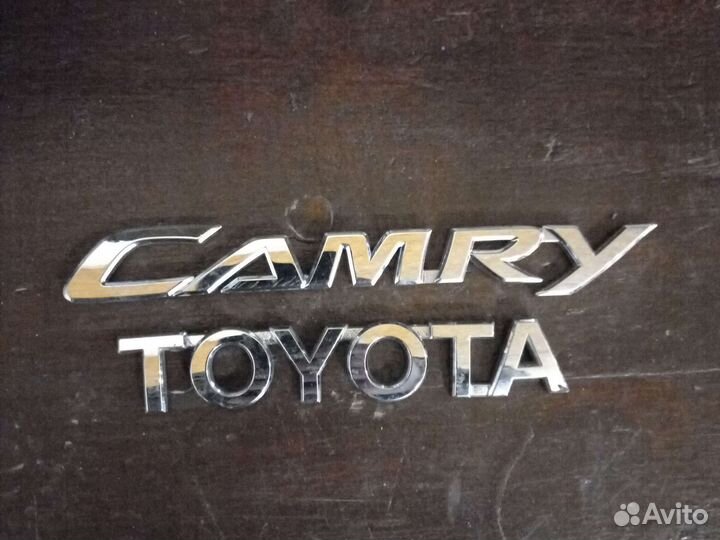 Надпись на крышку багажника Toyota Camry 50 55