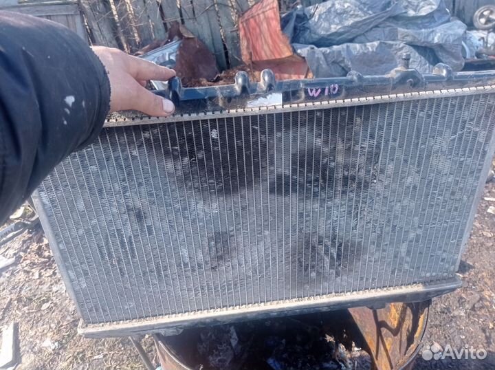 Радиатор охлаждения Ниссан примера