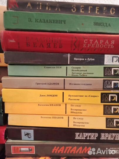 Очень много книг художественной литературы