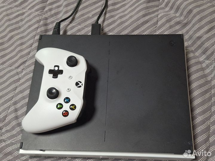 Xbox one s 1TB с дисководом