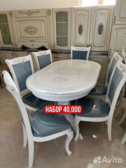 Новые стол и стулья