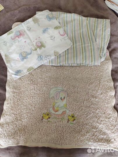 Одеялко и постельное в детскую кроватку