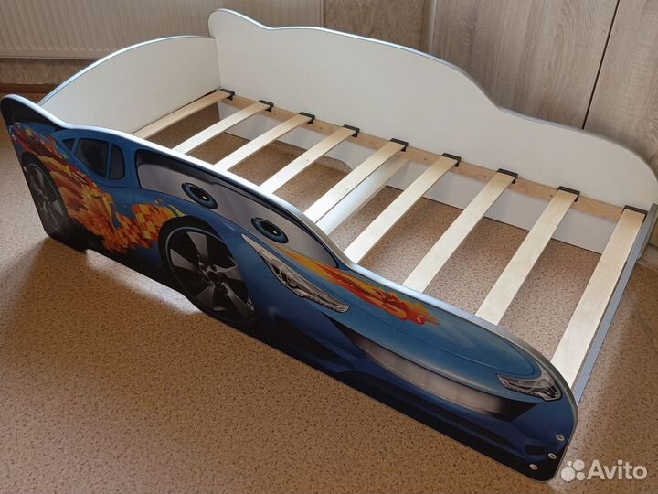 Детская кровать машинка с матрасом