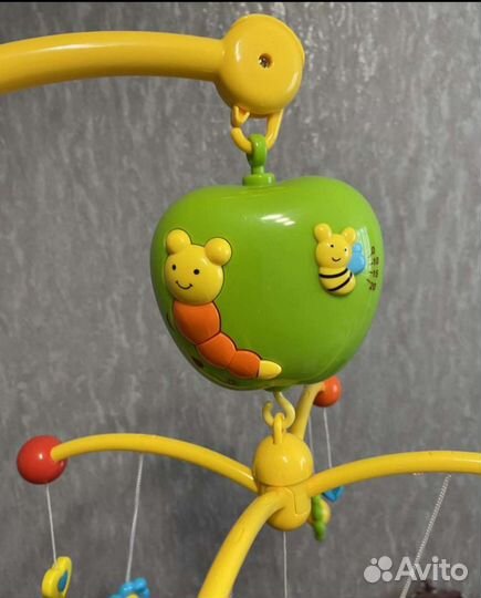 Мобиль на кроватку жирафики