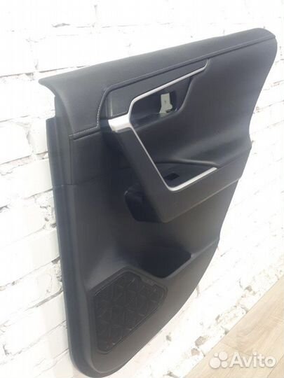 Обшивка боковой двери задняя правая Toyota Rav4