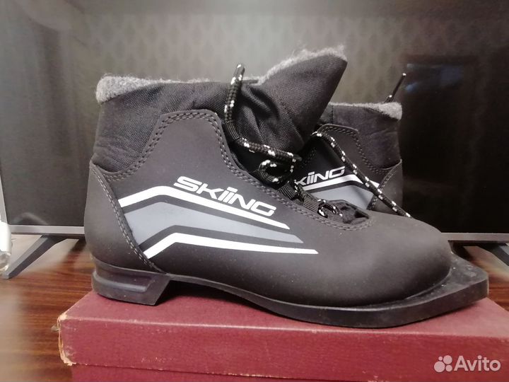 Лыжные ботинки