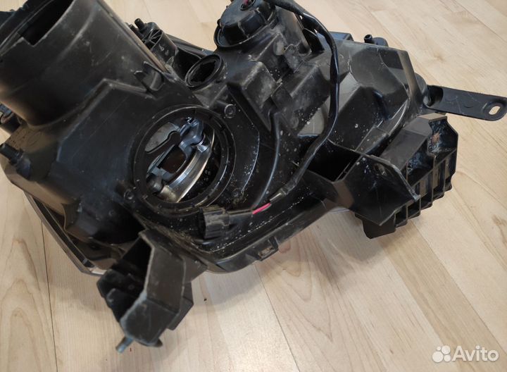 Фара битая левая ксенон Nissan X-Trail Трэил