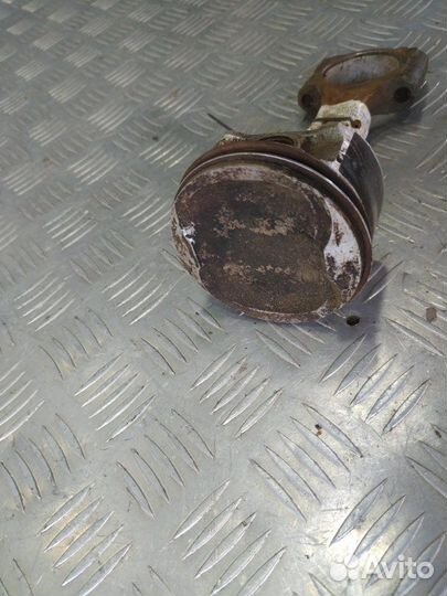 Шатун в сборе с поршнем Nissan Tiida 2007-2010