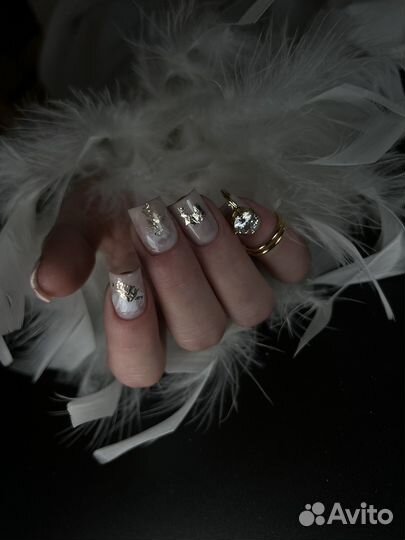 Маникюр, педикюр, наращивание ногтей