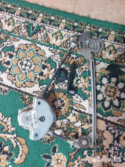 Ручные стеклоподъемники в задние двери приора