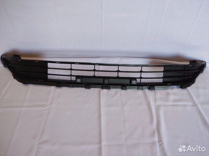 6010183600 Решетка пер бампер нижняя Geely Emgrand