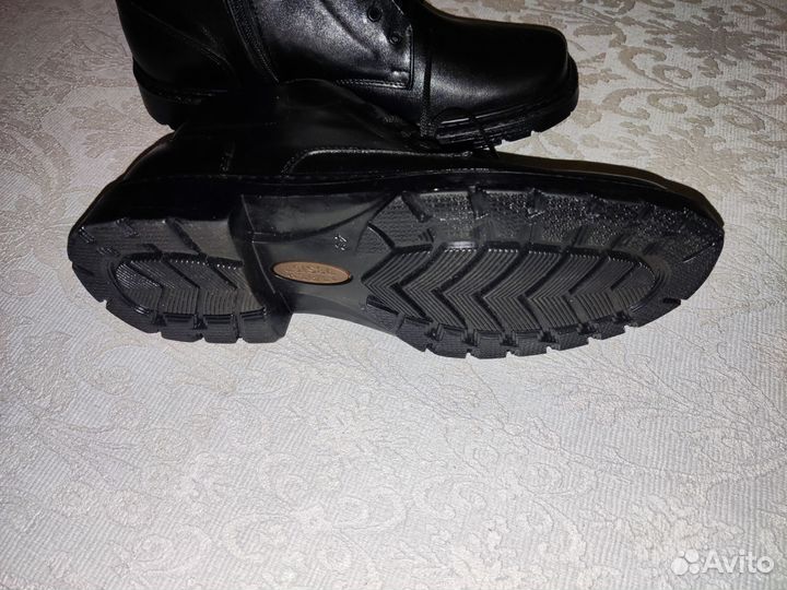 Ботинки мужские 40 размер новые