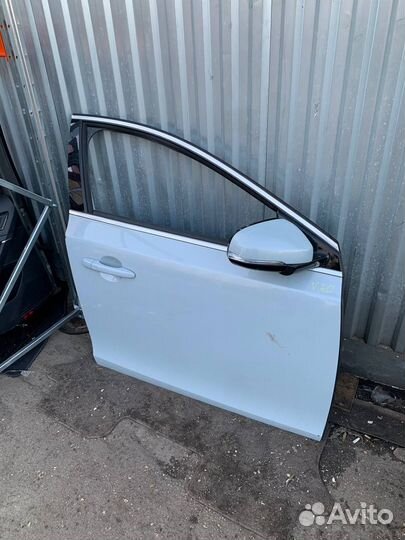 Правая передняя дверь Volvo v40 Вольво V40