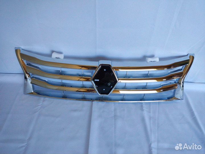 Решетка радиатора Renault Duster