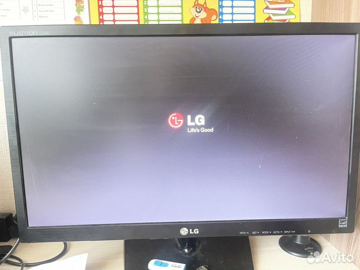 Монитор LG 22