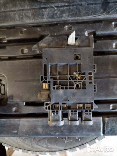 Блок предохранителей Renault Megane 3 K4MV838 2012