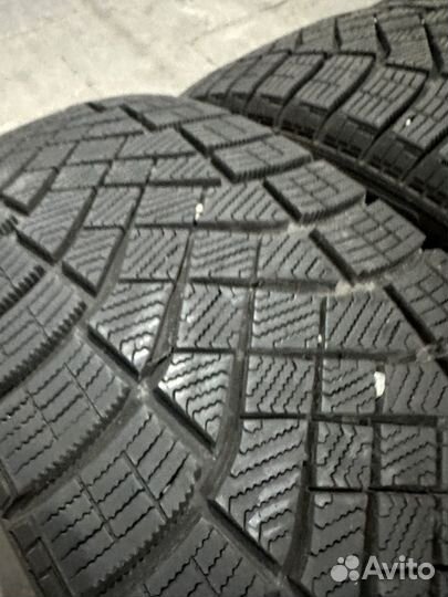 Pirelli Ice Zero FR 235/55 R19