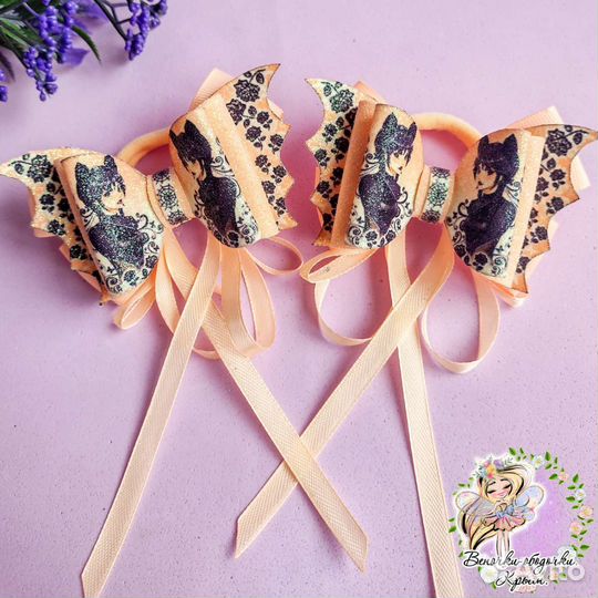 Бантики с Уэнсдэй