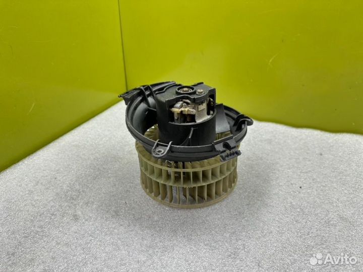 Вентилятор печки Mercedes-Benz W124 M102.985 2.3I
