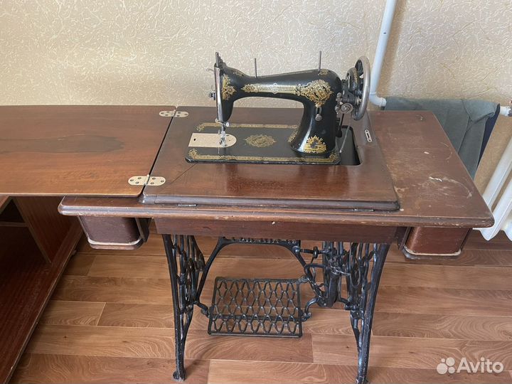 Швейная машина П.Г.М.З