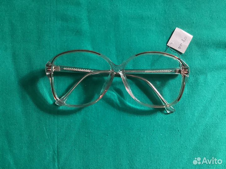 Оправа для очков из Швейцарии