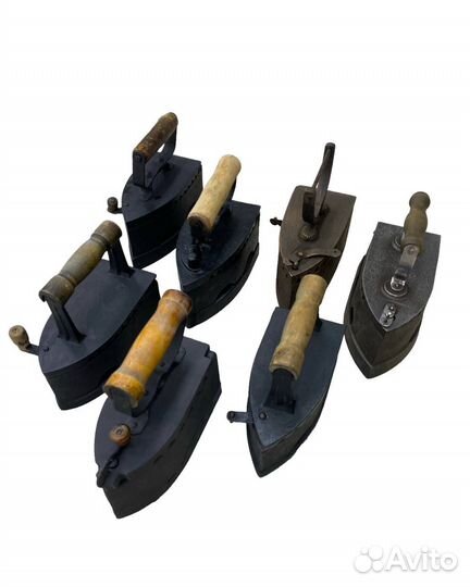 Старинный утюг на углях