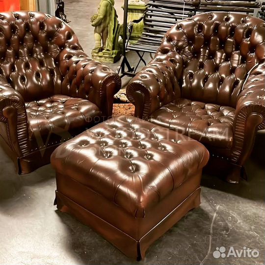 Комплект мягкой мебели. Антиквариат. Диван