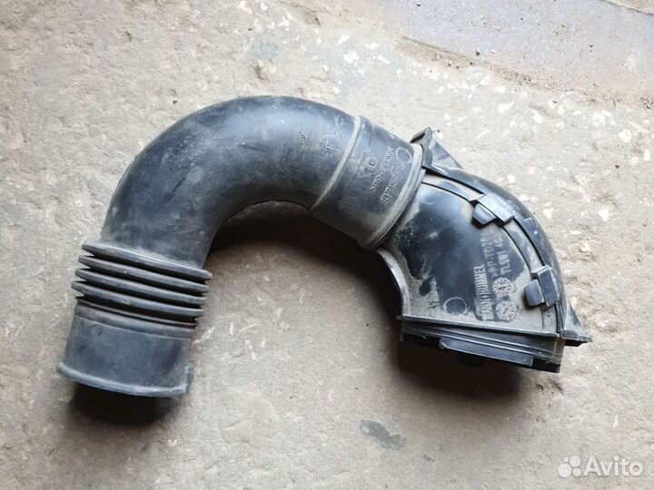 Патрубок воздушного фильтра Рено Дастер