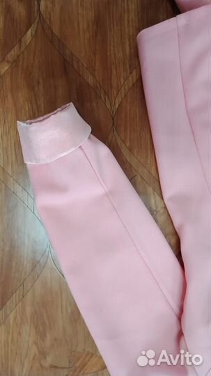 Платья и костюмы женские