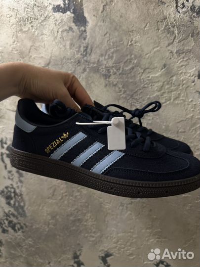 Кроссовки Adidas spezial новые