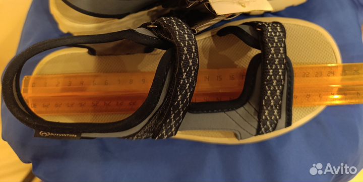 Сандалии новые