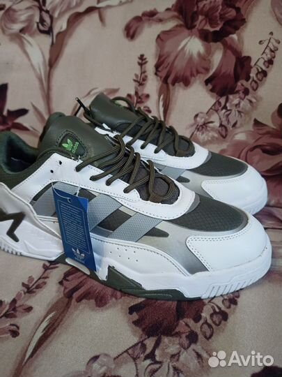 Кроссовки Adidas новые 43размер