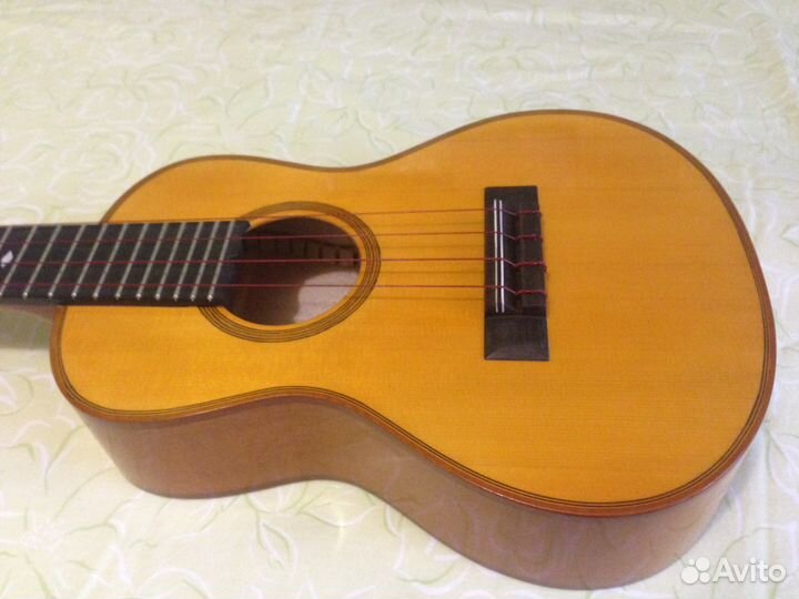 Укулеле тенор