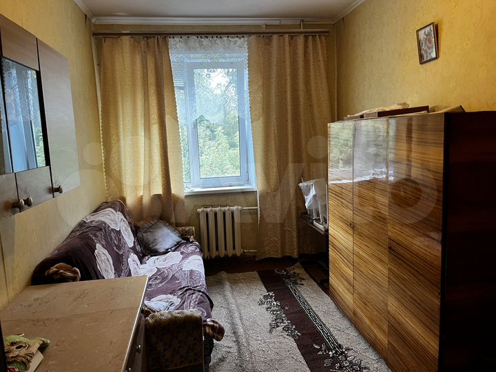 Комната 13 м² в 6-к., 2/2 эт.