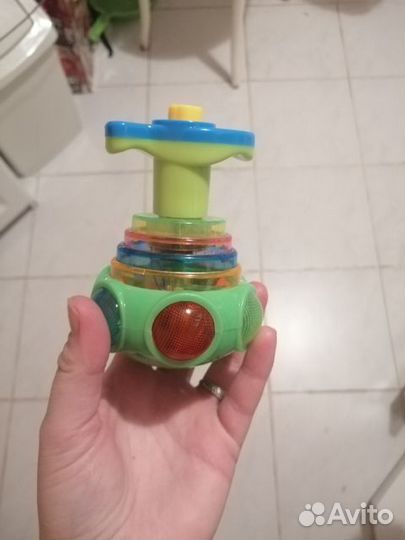 Подарок Игрушка музыкальный светящийся волчок