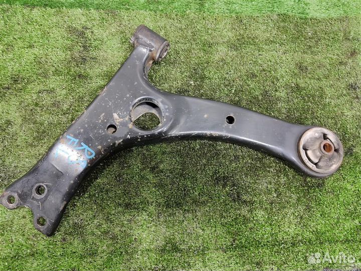 Рычаг передний левый нижний Toyota Corolla Verso