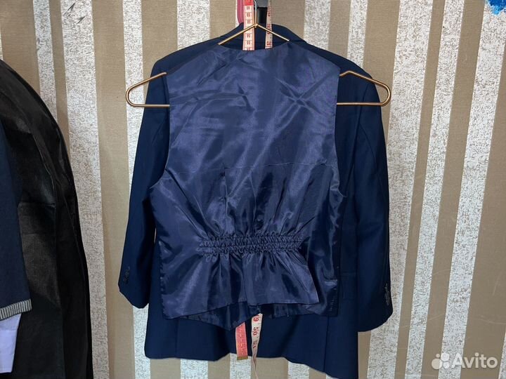 Костюм тройка на мальчика 128