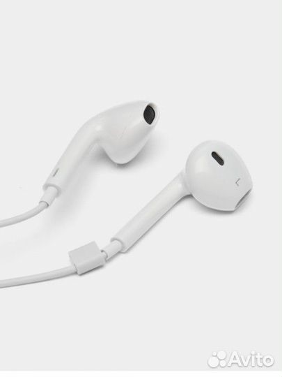 Проводные наушники на iPhone 15