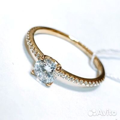 Золотое кольцо с камнем 16р