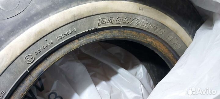 Kumho I'Zen Stud Snow KW11 205/75 R15