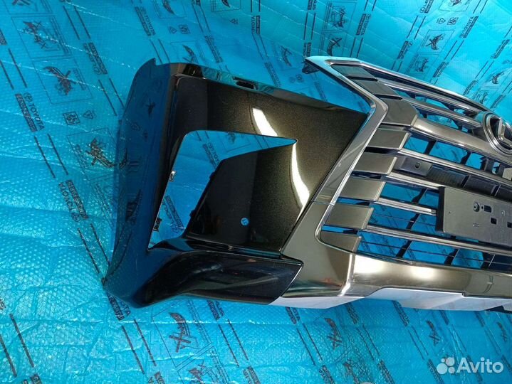 Передний бампер с решеткой Lexus Lx 450d Оригинал