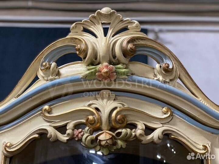 Витрина. Барокко. Винтажная мебель. Шкаф. Европа