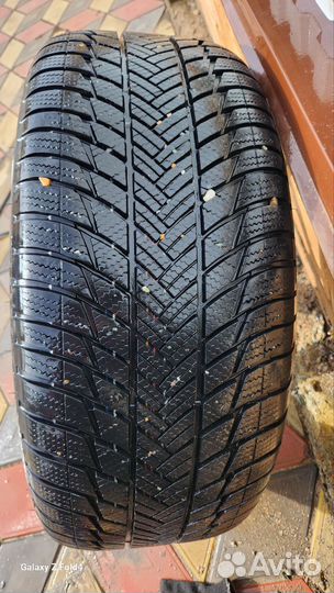Bridgestone Blizzak LM-001 275/45 R20 V