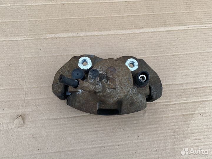 Суппорт передний поавый Ford Focus 2 08-11