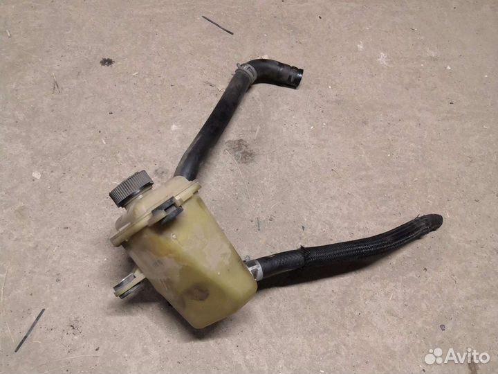 Mazda бачок гур