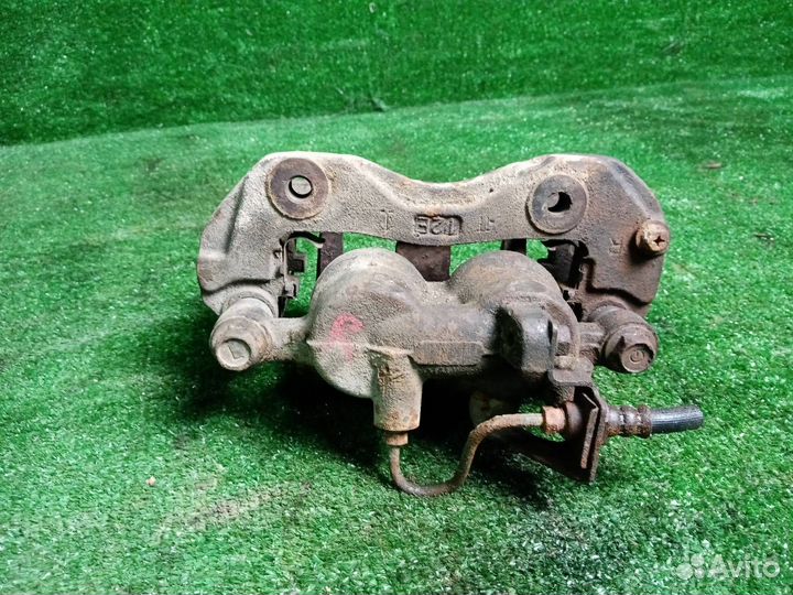 Суппорт тормозной передний правый Mitsubishi