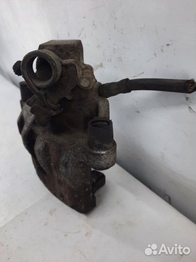 Суппорт тормозной задний правый Ford C-Max минивэн