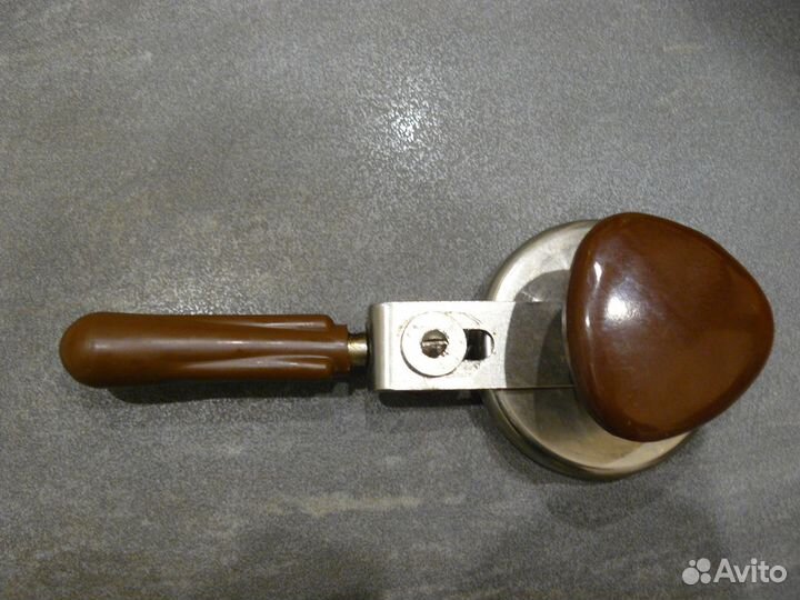 Машинка для закатывания банок