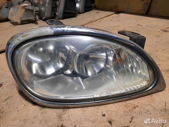 Фара правая волга 31105