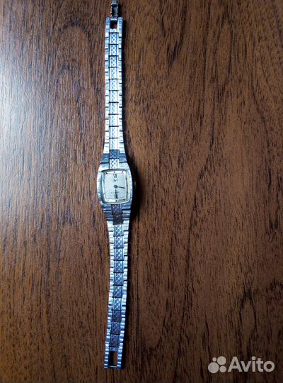 Часы женские луч СССР на браслете